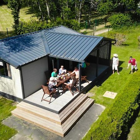 Camping Des Loisirs Evron Hotel Екстериор снимка