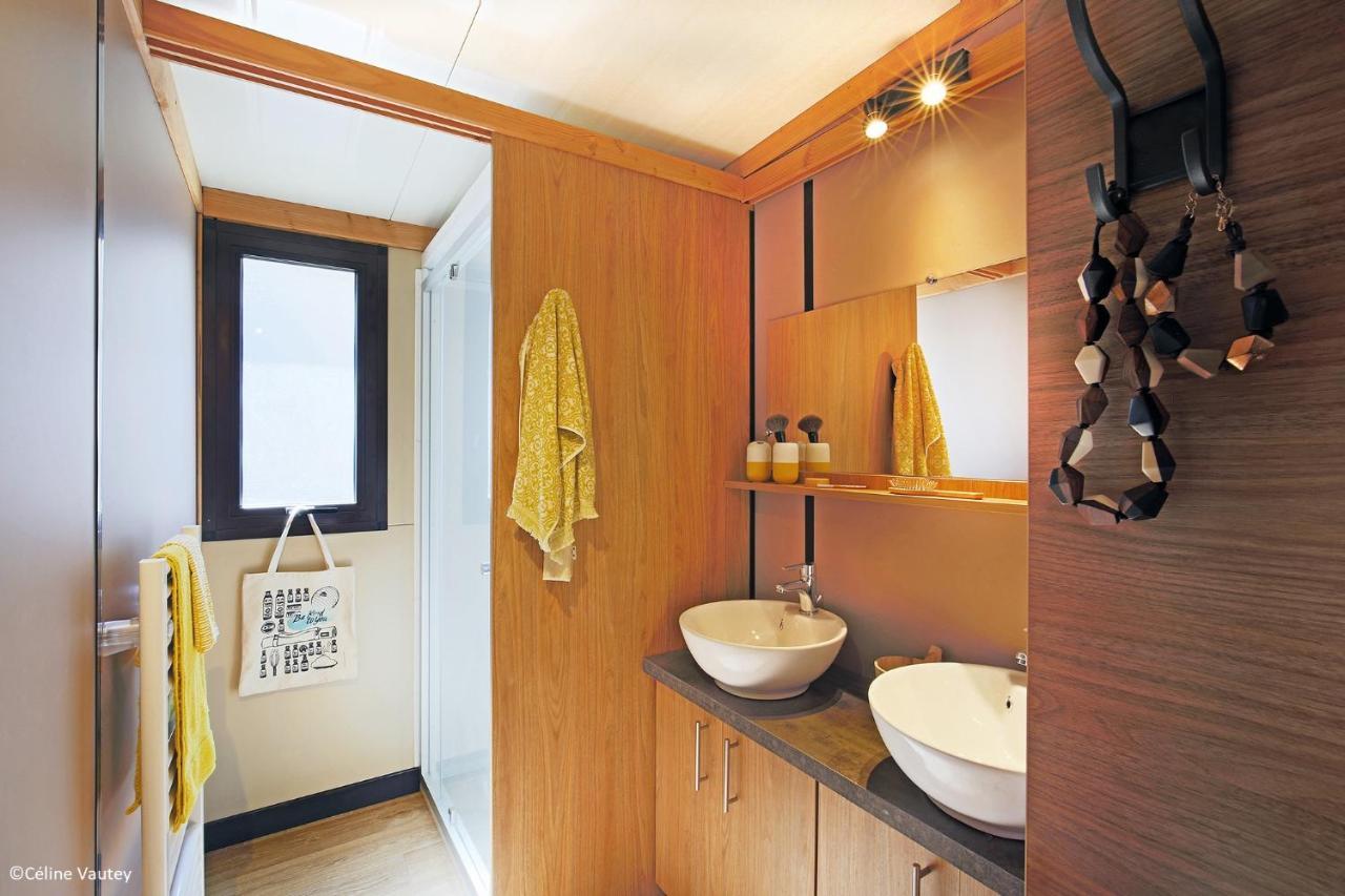 Camping Des Loisirs Evron Hotel Екстериор снимка