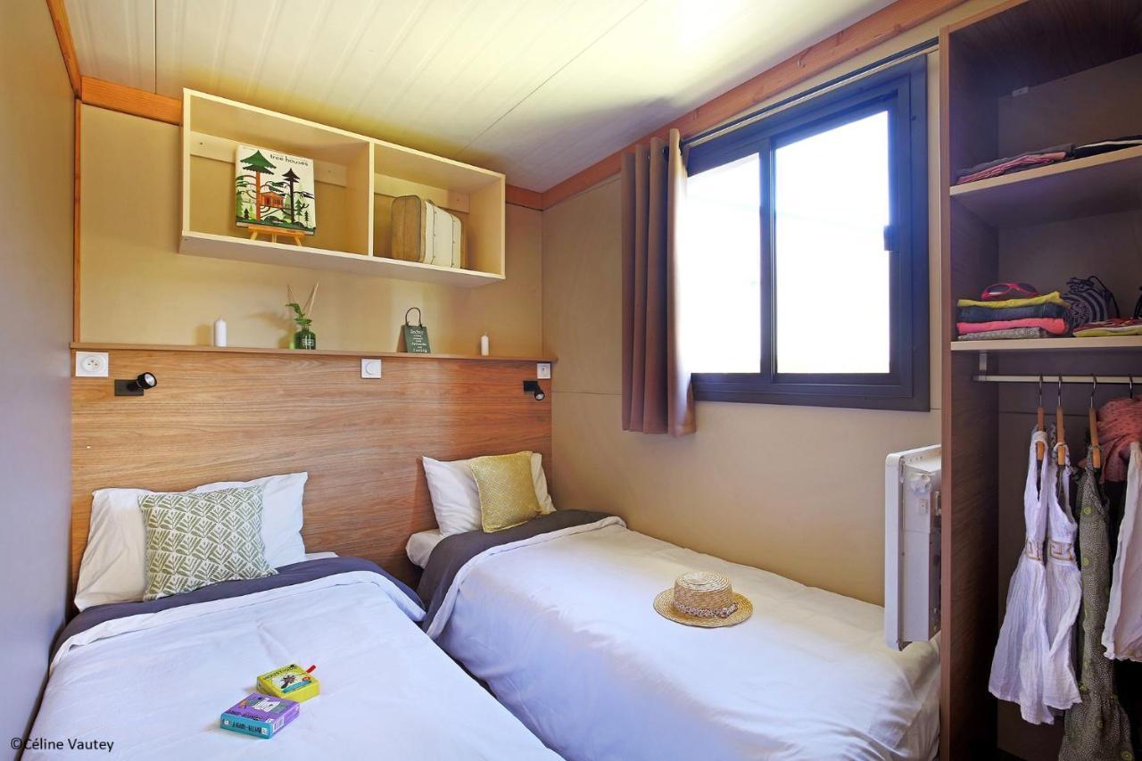 Camping Des Loisirs Evron Hotel Екстериор снимка
