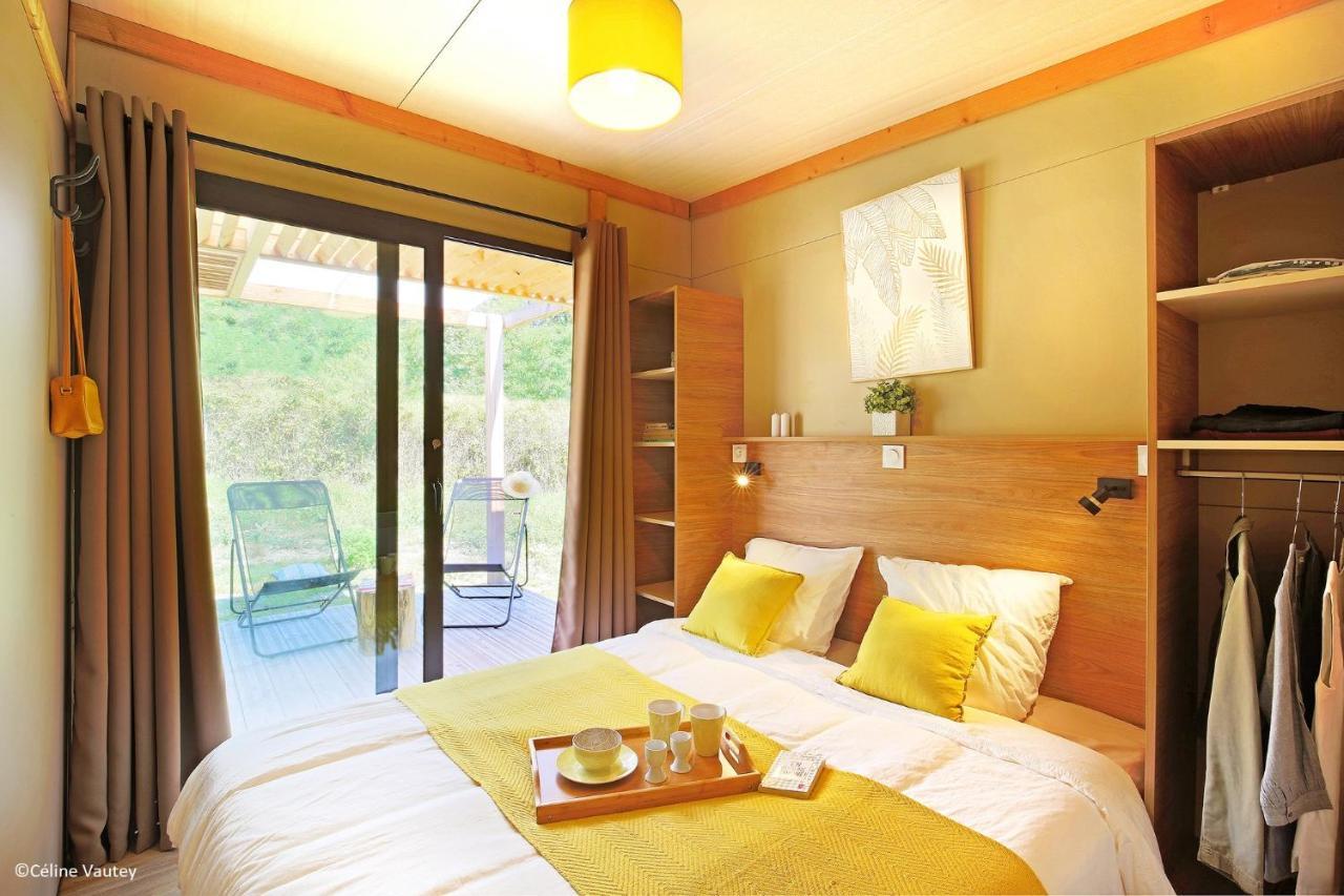 Camping Des Loisirs Evron Hotel Екстериор снимка