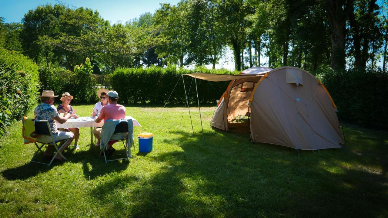 Camping Des Loisirs Evron Hotel Екстериор снимка